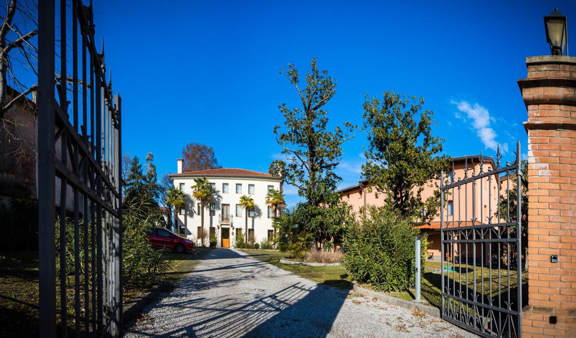 Hotel Dall'Ongaro Ghirano ภายนอก รูปภาพ
