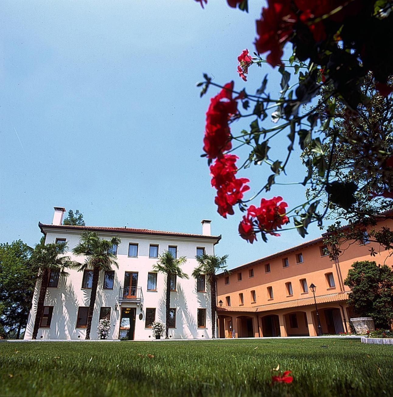 Hotel Dall'Ongaro Ghirano ภายนอก รูปภาพ