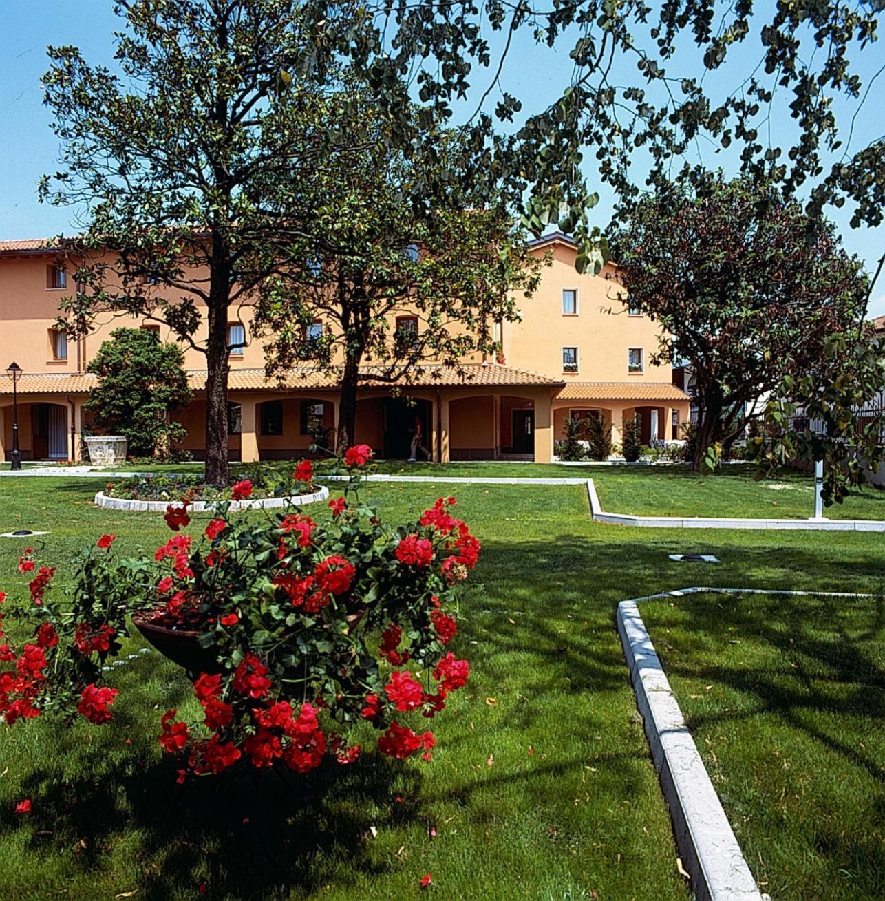 Hotel Dall'Ongaro Ghirano ภายนอก รูปภาพ