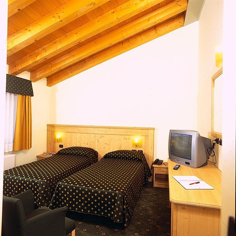 Hotel Dall'Ongaro Ghirano ภายนอก รูปภาพ