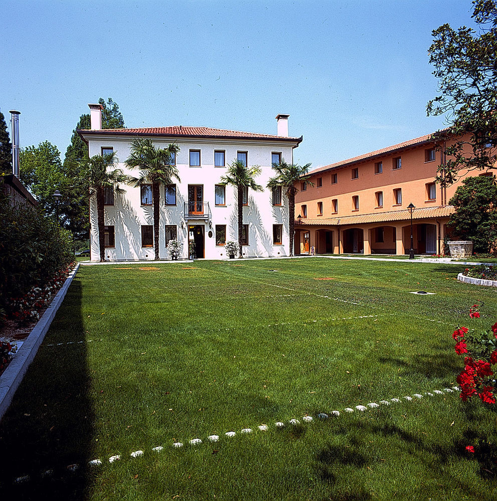 Hotel Dall'Ongaro Ghirano ภายนอก รูปภาพ