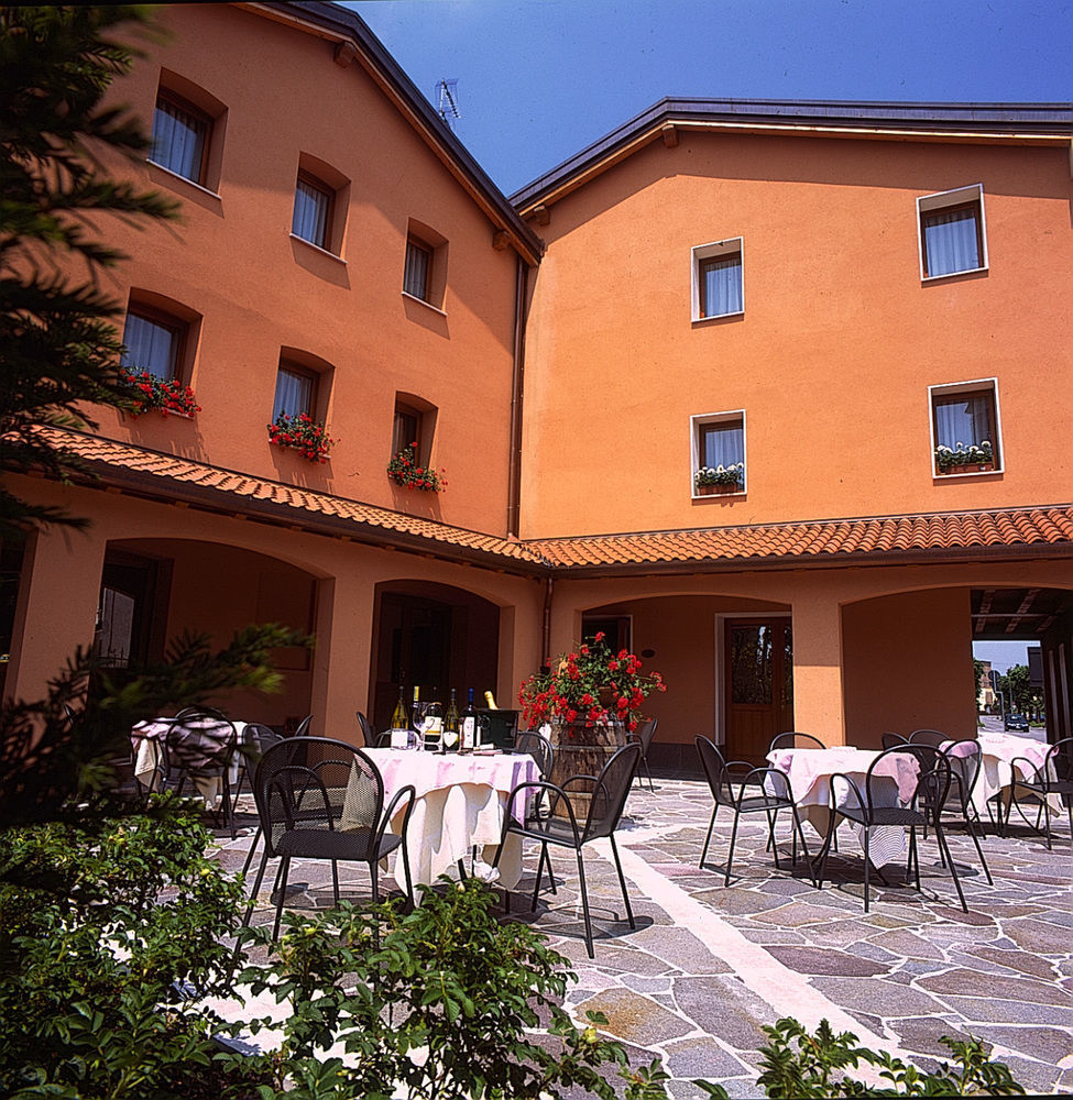 Hotel Dall'Ongaro Ghirano ภายนอก รูปภาพ