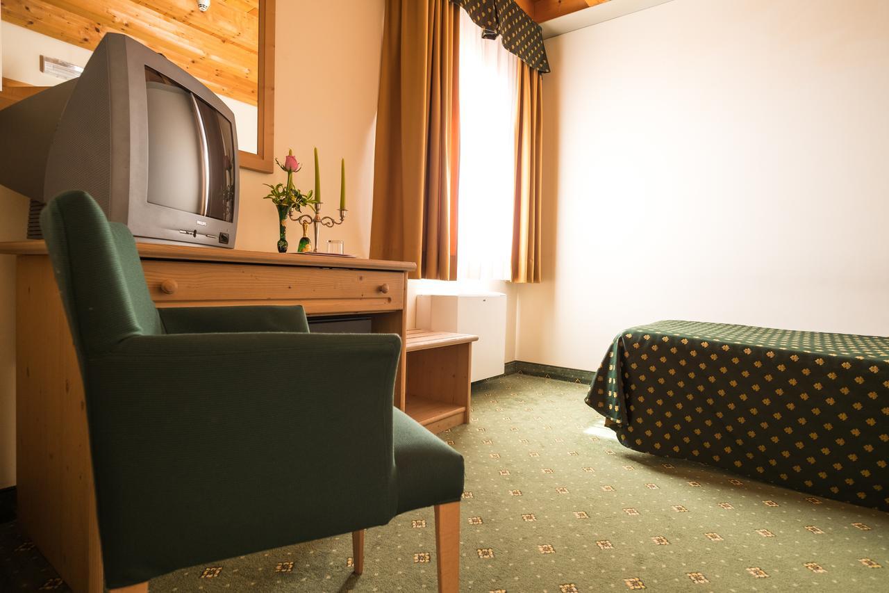 Hotel Dall'Ongaro Ghirano ภายนอก รูปภาพ