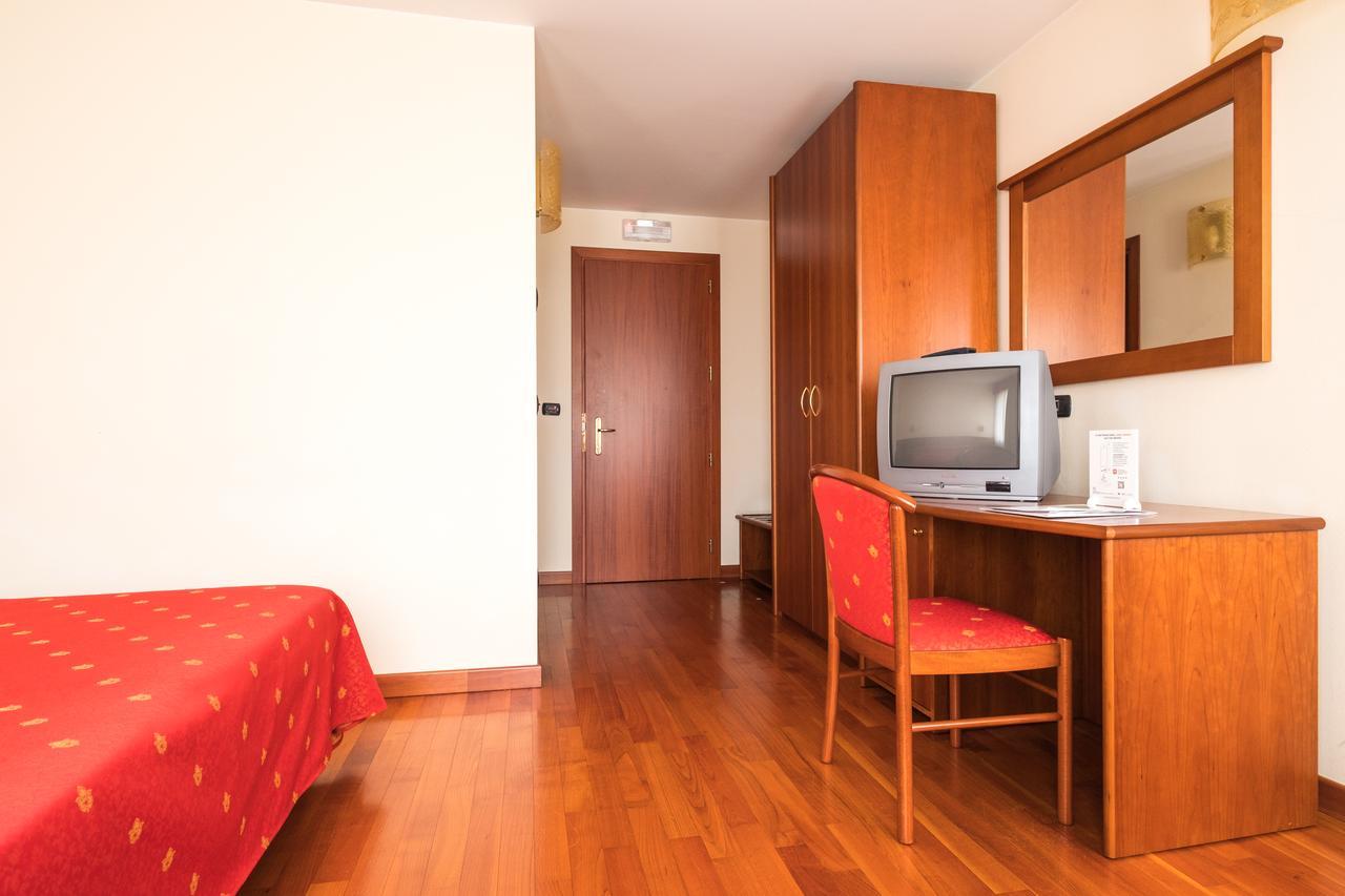 Hotel Dall'Ongaro Ghirano ภายนอก รูปภาพ