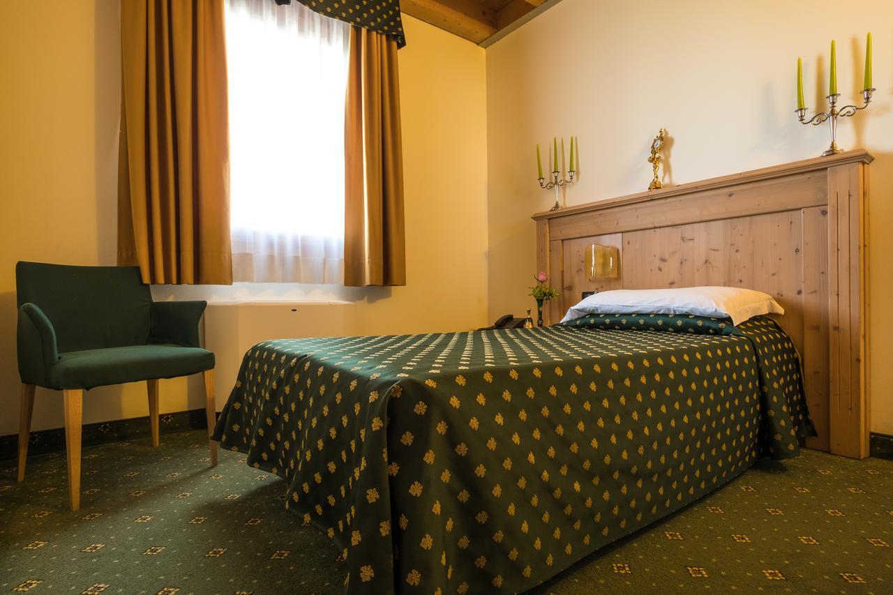 Hotel Dall'Ongaro Ghirano ภายนอก รูปภาพ