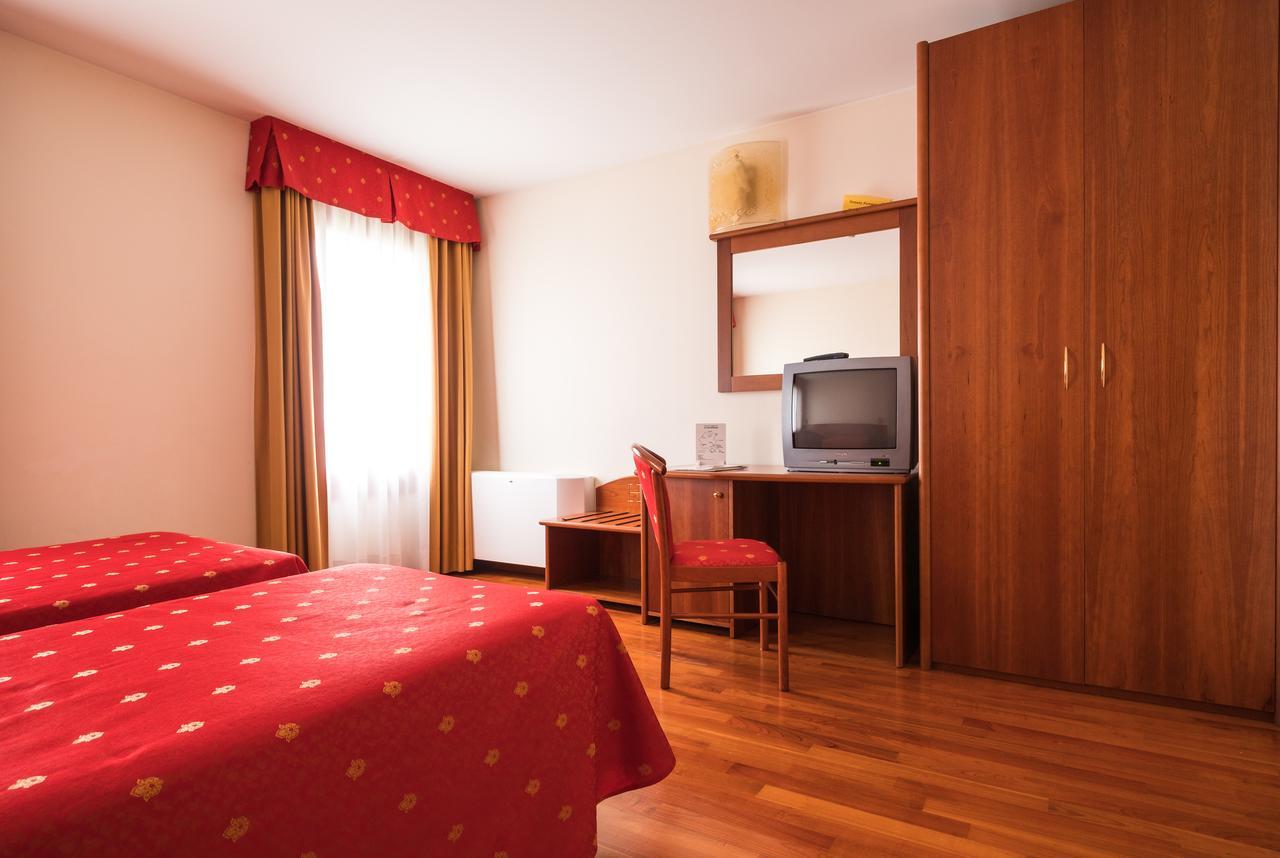 Hotel Dall'Ongaro Ghirano ภายนอก รูปภาพ