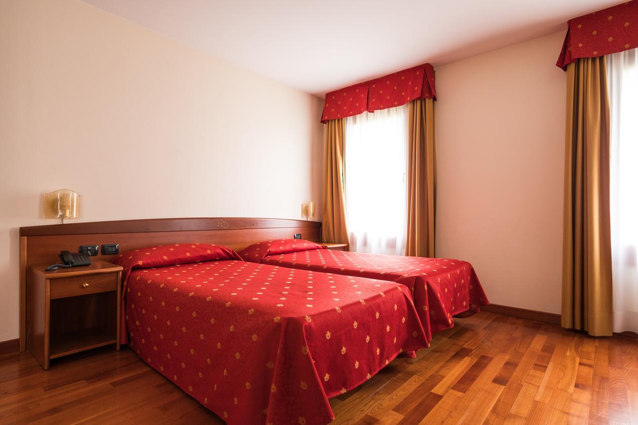 Hotel Dall'Ongaro Ghirano ภายนอก รูปภาพ
