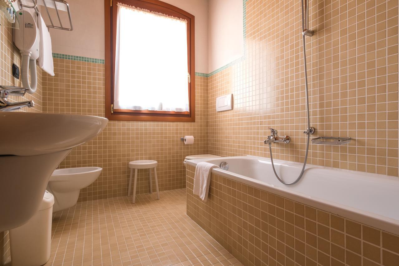 Hotel Dall'Ongaro Ghirano ภายนอก รูปภาพ