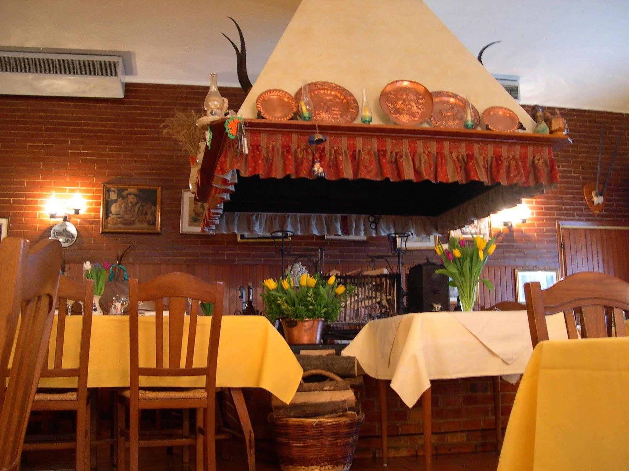 Hotel Dall'Ongaro Ghirano ภายนอก รูปภาพ