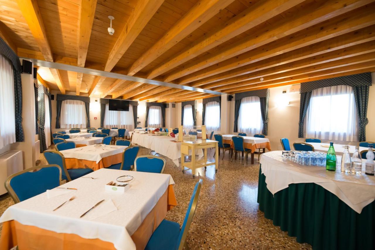 Hotel Dall'Ongaro Ghirano ภายนอก รูปภาพ