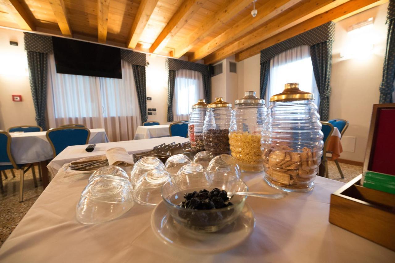 Hotel Dall'Ongaro Ghirano ภายนอก รูปภาพ